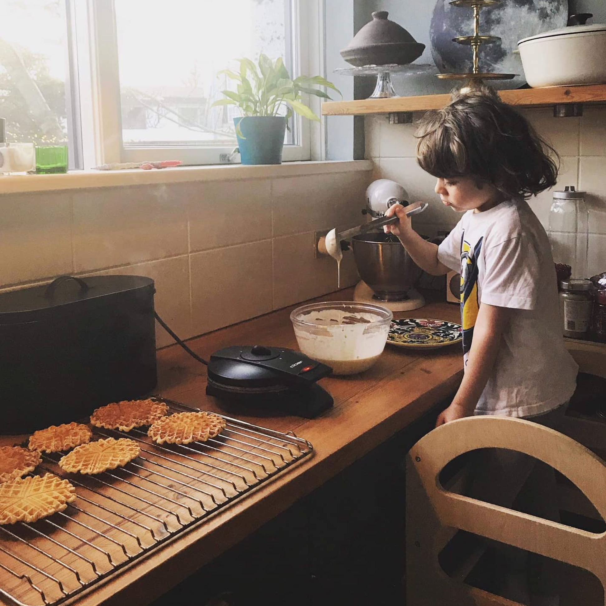 Ajustable Kitchen Helper Tower made from natural wood for children