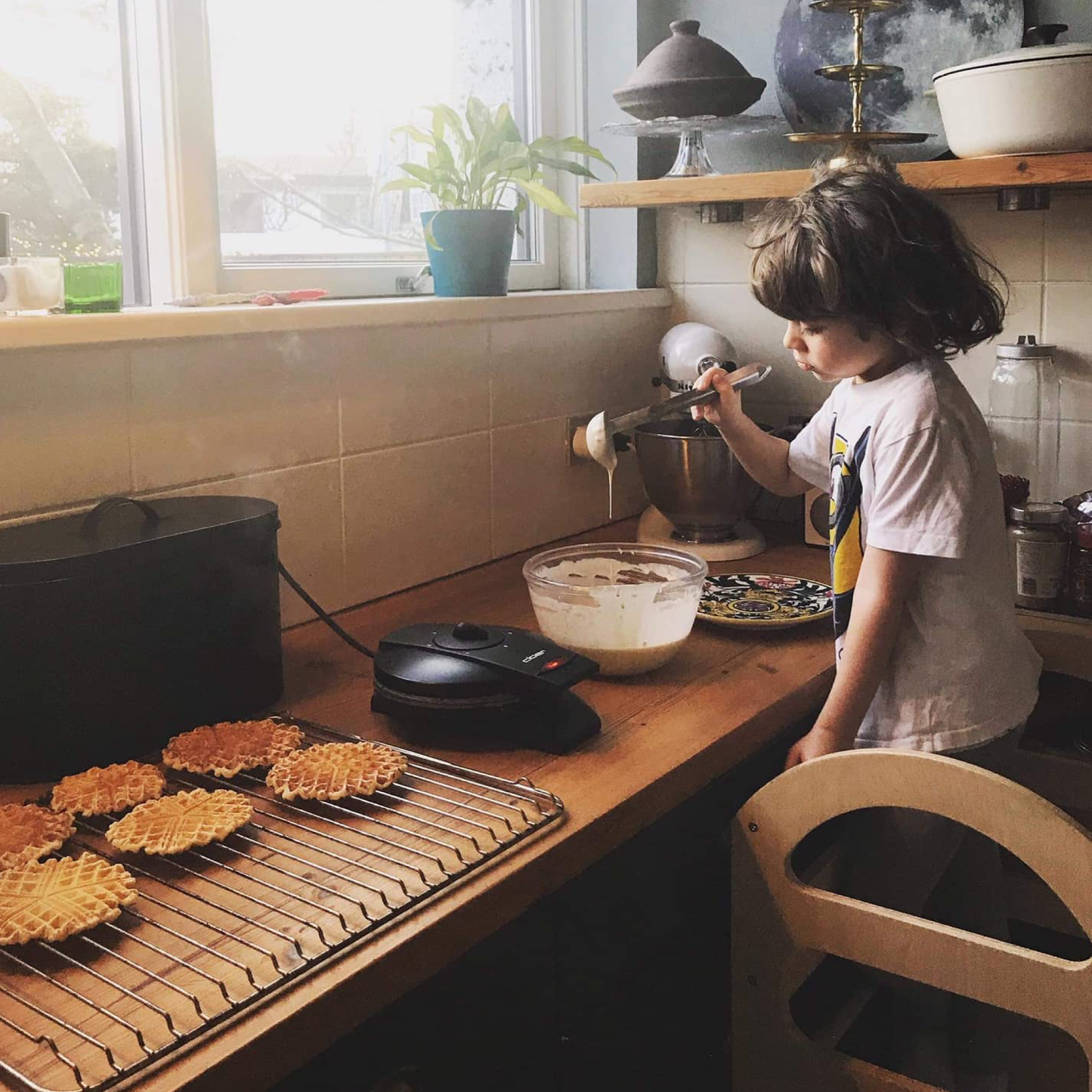 Ajustable Kitchen Helper Tower made from natural wood for children